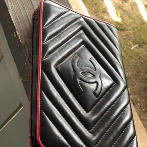 Vintage Chanel clutch